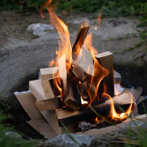 Bukové palivové dřevo Flameup 150 kg (3 × 50 kg), délka polen 25 cm, do kamen, krbů, venkovních ohnišť a grilů